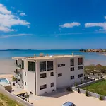 Penthouse Jimmys Privlaka, Wahnsinns Blick Und Beheiztem Pool Apartman