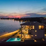 Apartman Penthouse Jimmys Privlaka, Wahnsinns Blick Und Beheiztem Pool *