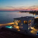 Penthouse Jimmys Privlaka, Wahnsinns Blick Und Beheiztem Pool Apartman