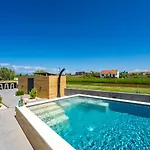 Apartman Penthouse Jimmys Privlaka, Wahnsinns Blick Und Beheiztem Pool