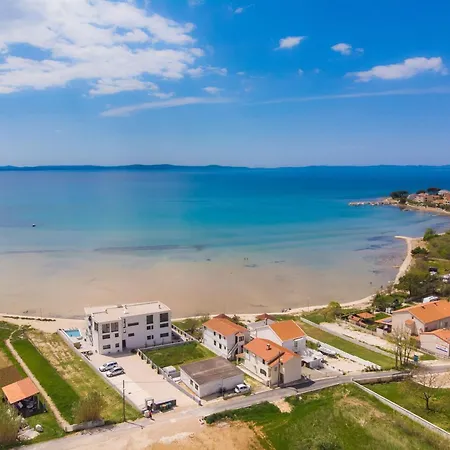 Penthouse Jimmys Privlaka, Wahnsinns Blick Und Beheiztem Pool Privlaka