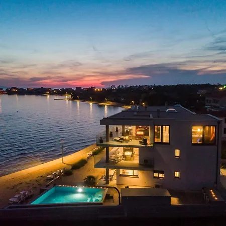 아파트 Penthouse Jimmys Privlaka, Wahnsinns Blick Und Beheiztem Pool *