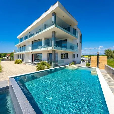 아파트 Penthouse Jimmys Privlaka, Wahnsinns Blick Und Beheiztem Pool