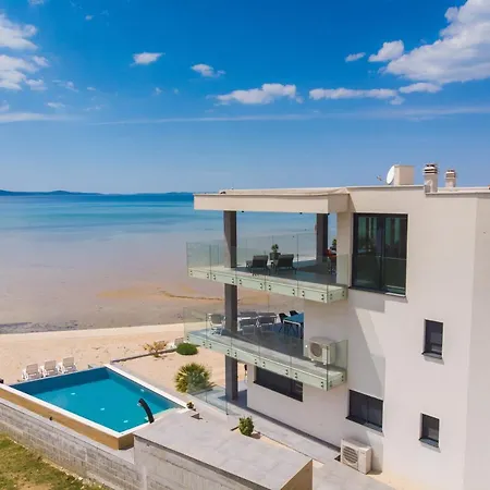 Penthouse Jimmys Privlaka, Wahnsinns Blick Und Beheiztem Pool Apartman Privlaka