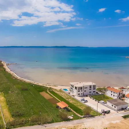 Penthouse Jimmys Privlaka, Wahnsinns Blick Und Beheiztem Pool Privlaka