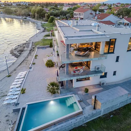 Penthouse Jimmys Privlaka, Wahnsinns Blick Und Beheiztem Pool Daire