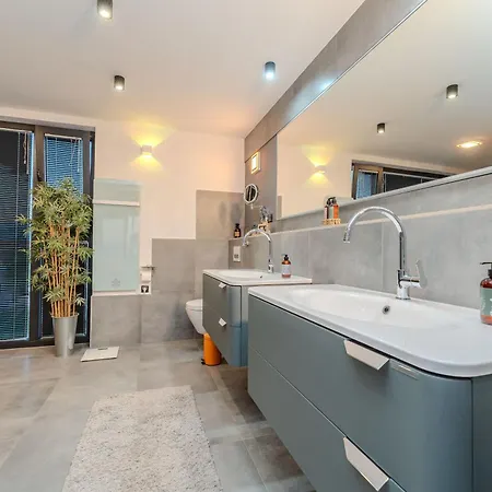 Penthouse Jimmys Privlaka, Wahnsinns Blick Und Beheiztem Pool 아파트 프리블라카