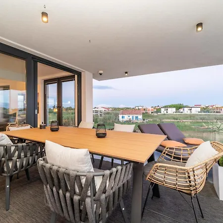 Daire Penthouse Jimmys Privlaka, Wahnsinns Blick Und Beheiztem Pool *