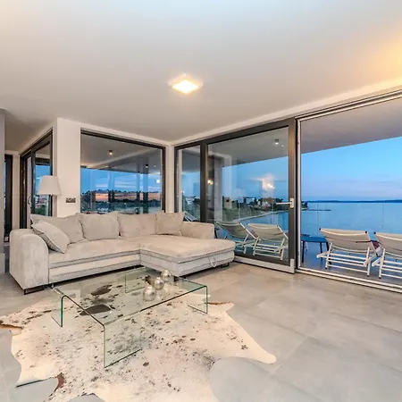 아파트 Penthouse Jimmys Privlaka, Wahnsinns Blick Und Beheiztem Pool 프리블라카