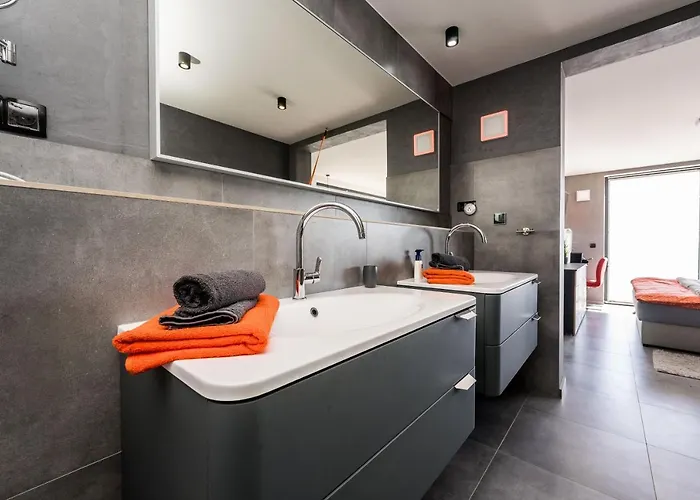 Penthouse Jimmys Privlaka, Wahnsinns Blick Und Beheiztem Pool Daire