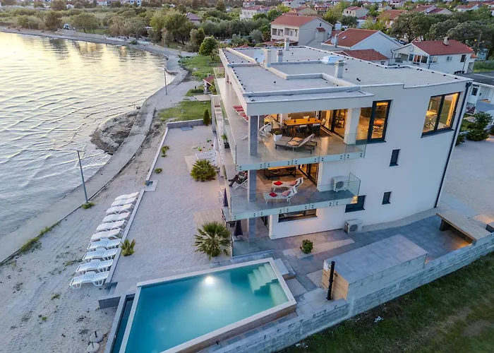 Penthouse Jimmys Privlaka, Wahnsinns Blick Und Beheiztem Pool Daire