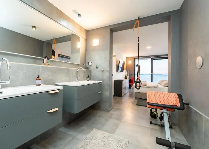 Penthouse Jimmys Privlaka, Wahnsinns Blick Und Beheiztem Pool Daire *