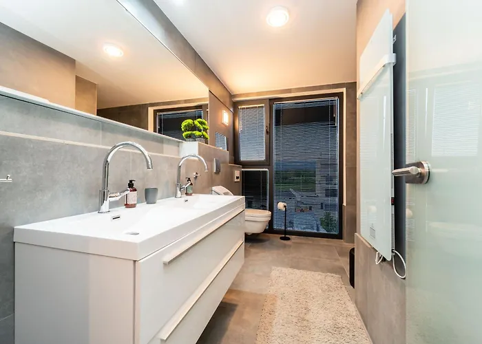 Penthouse Jimmys Privlaka, Wahnsinns Blick Und Beheiztem Pool Daire