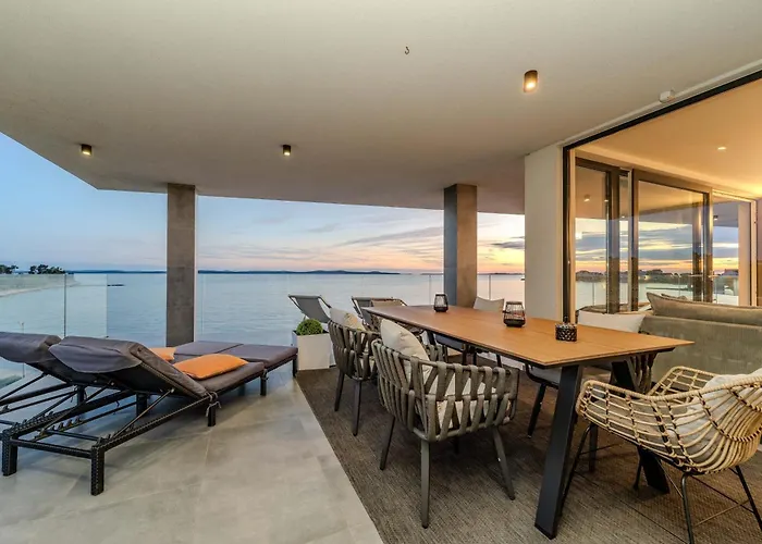 Penthouse Jimmys Privlaka, Wahnsinns Blick Und Beheiztem Pool Daire *