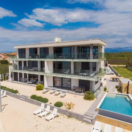Penthouse Jimmys Privlaka, Wahnsinns Blick Und Beheiztem Pool Apartment