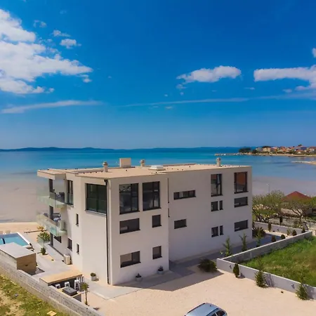 Penthouse Jimmys Privlaka, Wahnsinns Blick Und Beheiztem Pool Apartment