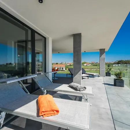 Penthouse Jimmys Privlaka, Wahnsinns Blick Und Beheiztem Pool Apartment