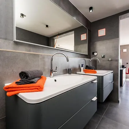 Penthouse Jimmys Privlaka, Wahnsinns Blick Und Beheiztem Pool Apartment