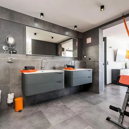 Penthouse Jimmys Privlaka, Wahnsinns Blick Und Beheiztem Pool アパート *