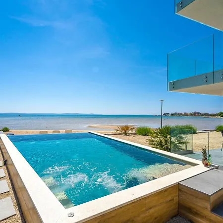 Penthouse Jimmys Privlaka, Wahnsinns Blick Und Beheiztem Pool アパート プリヴラカ