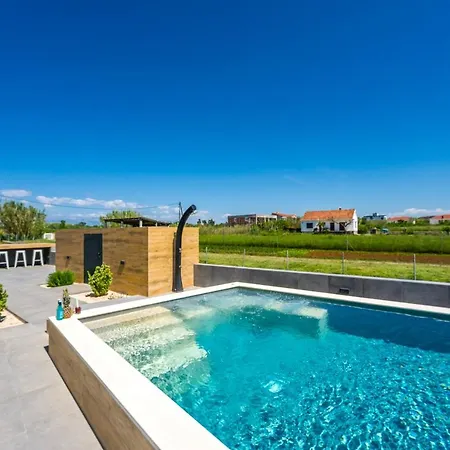 アパート Penthouse Jimmys Privlaka, Wahnsinns Blick Und Beheiztem Pool