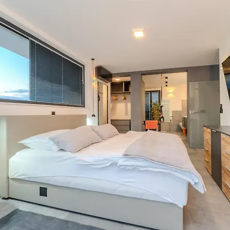 Penthouse Jimmys Privlaka, Wahnsinns Blick Und Beheiztem Pool プリヴラカ