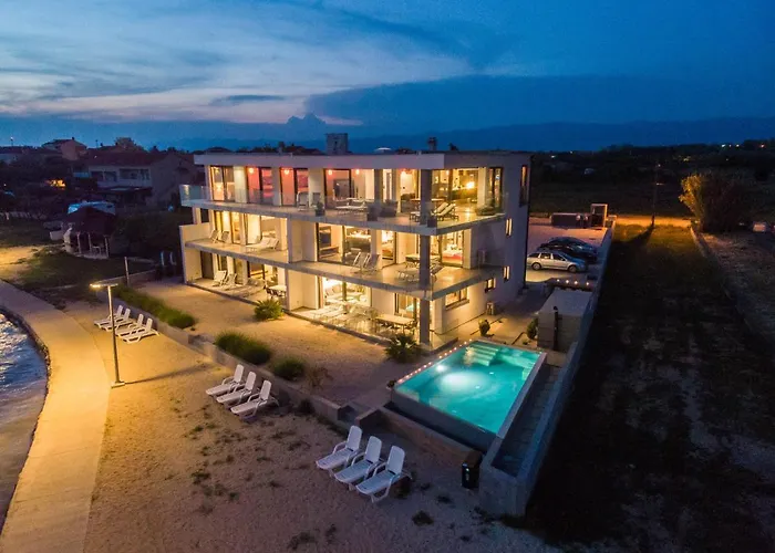 Penthouse Jimmys Privlaka, Wahnsinns Blick Und Beheiztem Pool شقة بريفلاكا