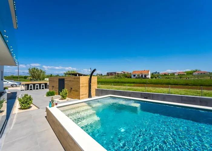 شقة Penthouse Jimmys Privlaka, Wahnsinns Blick Und Beheiztem Pool